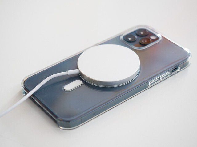 苹果出手了：iPhone 12第三方磁吸充电器失效